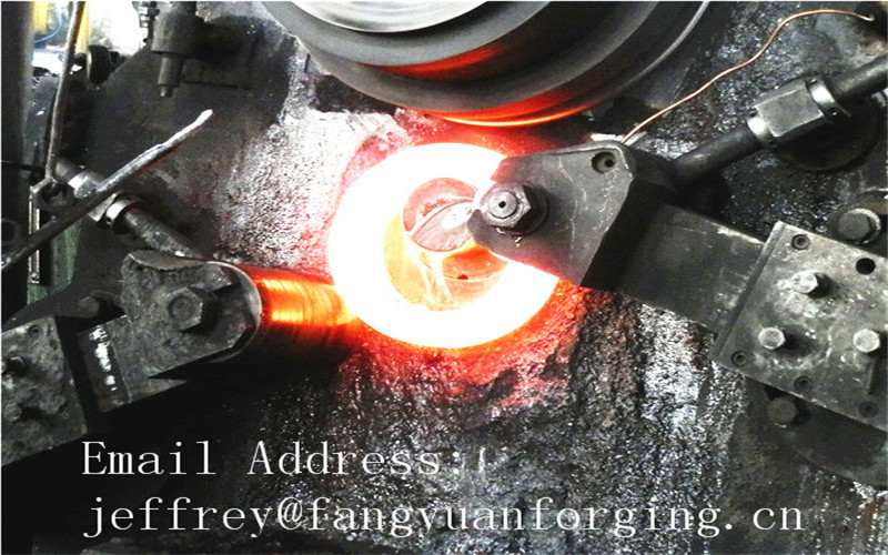 anel do eixo de engrenagem dos forjamentos do aço de liga 8822H para áspero forjado quente do tratamento térmico da caixa de engrenagens feito à máquina
