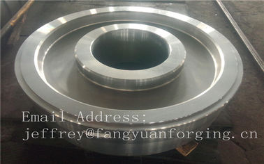 O RUÍDO do EN JIS ASTM AISI BS forjou a roda de engrenagem helicoidal do anel da roda de moedura das peças das placas da roda