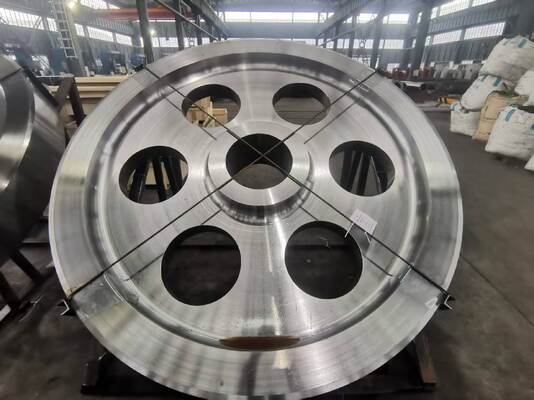 Forja de metal versátil para projetos de engenharia personalizados que exijam propriedades mecânicas e físicas personalizadas